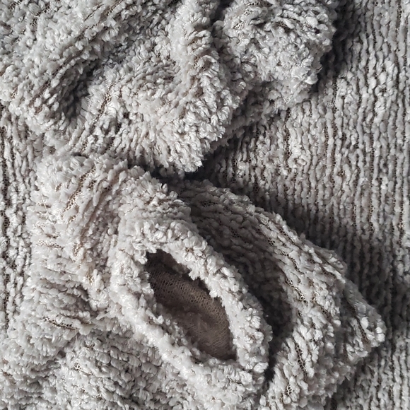 LC Sweater - Picture 4 of 5